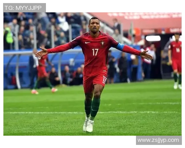 从小球场到世界舞台：著名足球明星的成长故事与奋斗历程