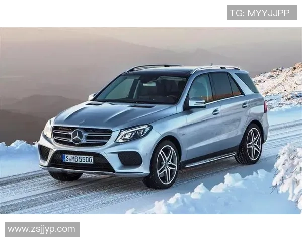 代言奔驰的足球明星背后的故事与荣耀之路揭秘